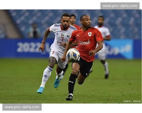 巅峰对决:当“蓝浪”希拉尔撞上“狮子”赖扬,谁才是中东足球的真正霸主?